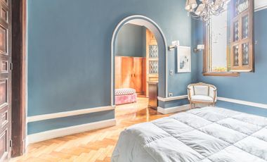 Retasada--Casa 10 ambientes en venta, patio, terraza, parrilla y cochera