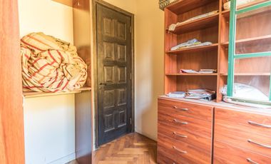 Retasada--Casa 10 ambientes en venta, patio, terraza, parrilla y cochera