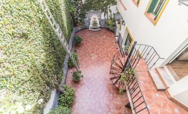 Retasada--Casa 10 ambientes en venta, patio, terraza, parrilla y cochera