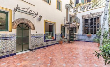 Retasada--Casa 10 ambientes en venta, patio, terraza, parrilla y cochera