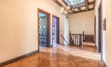 Retasada--Casa 10 ambientes en venta, patio, terraza, parrilla y cochera