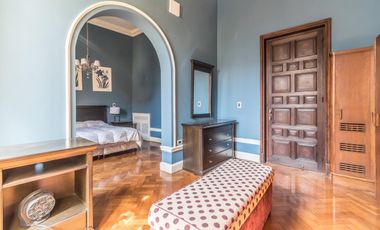 Retasada--Casa 10 ambientes en venta, patio, terraza, parrilla y cochera