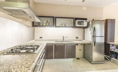 Retasada--Casa 10 ambientes en venta, patio, terraza, parrilla y cochera