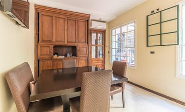 Retasada--Casa 10 ambientes en venta, patio, terraza, parrilla y cochera