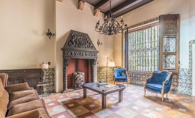 Retasada--Casa 10 ambientes en venta, patio, terraza, parrilla y cochera