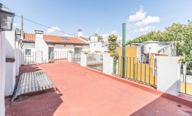 Retasada--Casa 10 ambientes en venta, patio, terraza, parrilla y cochera