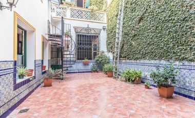 Retasada--Casa 10 ambientes en venta, patio, terraza, parrilla y cochera