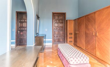 Retasada--Casa 10 ambientes en venta, patio, terraza, parrilla y cochera