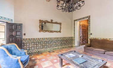 Retasada--Casa 10 ambientes en venta, patio, terraza, parrilla y cochera