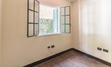 Retasada--Casa 10 ambientes en venta, patio, terraza, parrilla y cochera