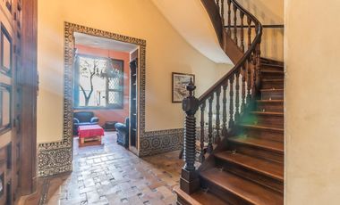 Retasada--Casa 10 ambientes en venta, patio, terraza, parrilla y cochera