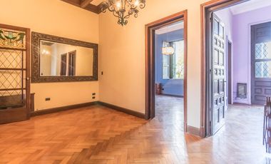 Retasada--Casa 10 ambientes en venta, patio, terraza, parrilla y cochera