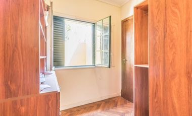 Retasada--Casa 10 ambientes en venta, patio, terraza, parrilla y cochera