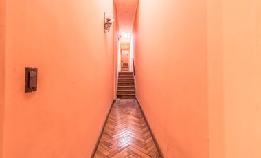 Retasada--Casa 10 ambientes en venta, patio, terraza, parrilla y cochera