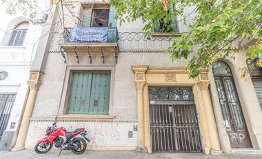 Retasada--Casa 10 ambientes en venta, patio, terraza, parrilla y cochera
