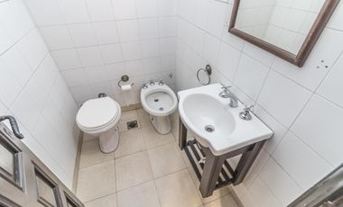 Retasada--Casa 10 ambientes en venta, patio, terraza, parrilla y cochera