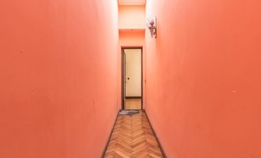 Retasada--Casa 10 ambientes en venta, patio, terraza, parrilla y cochera