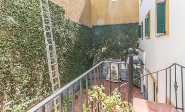 Retasada--Casa 10 ambientes en venta, patio, terraza, parrilla y cochera