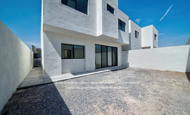 Casa de 2 plantas en venta Hacienda Santa Ana, Saltillo Coahuila