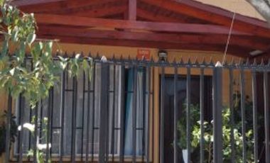 Venta de Linda Casa con Minimarket Incluido