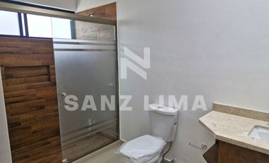 Puntarena Residencial: Casa nueva, con recamara en planta baja.