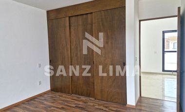 Puntarena Residencial: Casa nueva, con recamara en planta baja.