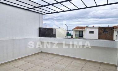Puntarena Residencial: Casa nueva, con recamara en planta baja.