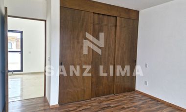 Puntarena Residencial: Casa nueva, con recamara en planta baja.