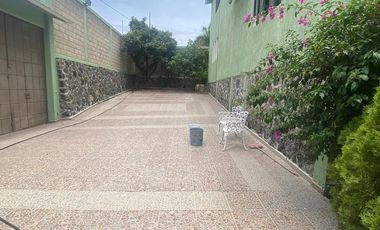 CASA EN VENTA SEMINUEVA  EN CUERNAVACA  CON AREAS RECREATIVAS