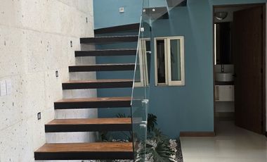 Loma Alta Tres Marías, casa 4 recámaras con baño completo.