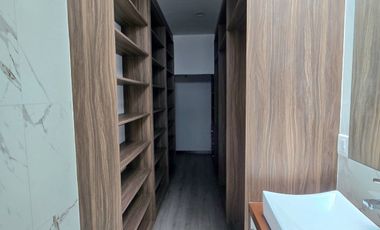 Loma Alta Tres Marías, casa 4 recámaras con baño completo.