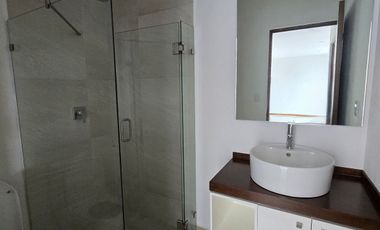Loma Alta Tres Marías, casa 4 recámaras con baño completo.