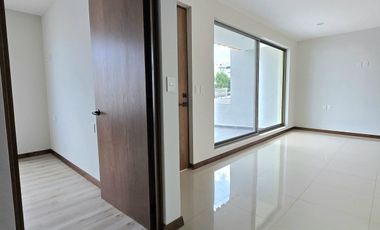 Loma Alta Tres Marías, casa 4 recámaras con baño completo.