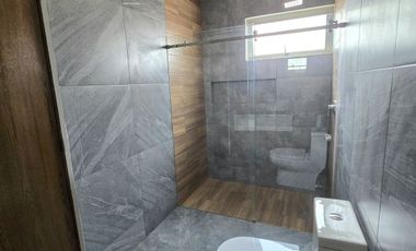 Loma Alta Tres Marías, casa 4 recámaras con baño completo.