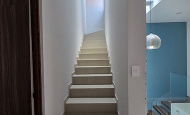 Loma Alta Tres Marías, casa 4 recámaras con baño completo.