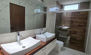 Loma Alta Tres Marías, casa 4 recámaras con baño completo.