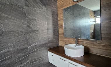 Loma Alta Tres Marías, casa 4 recámaras con baño completo.