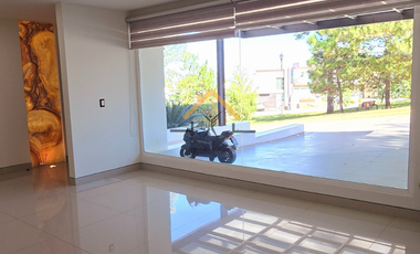 CASA GAVIOTAS, VISTAS ALTOZANO, MORELIA. PRECIO ESPECIAL $5’150,000. ÁREA VERDE