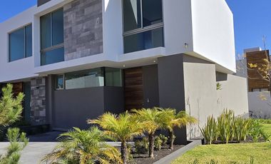 🧡 FRACC. EL OLIVAR, ALTOZANO. CASA EN ESQUINA! ✍️$4'990,000.-