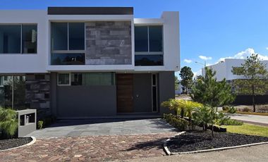 🧡 FRACC. EL OLIVAR, ALTOZANO. CASA EN ESQUINA! ✍️$4'990,000.-