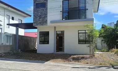 4Bedroom Single Detached HOuse for Assume  in Villa Illuminada Pajac LapuLapu
