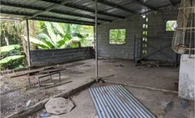 SE VENDE TERRENO DE 1000 METROS CON GALPÓN  CERCADO EN PEDREGAL