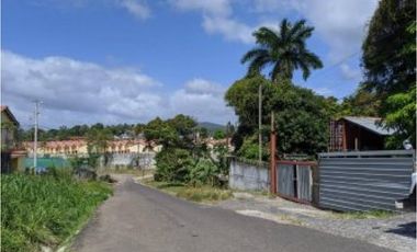 SE VENDE TERRENO DE 1000 METROS CON GALPÓN  CERCADO EN PEDREGAL