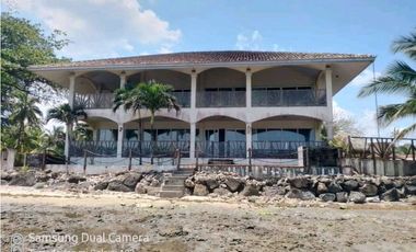 SE VENDE VILLA DE LUJO CON 4 REC.FRENTE AL MAR EN MARIA CHIQUITA(MQT4)