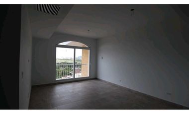 SE VENDE APARTAMENTO DE 3 REC. EN TUCAN COUNTRY CLUB Y RESORT(RT3Y)