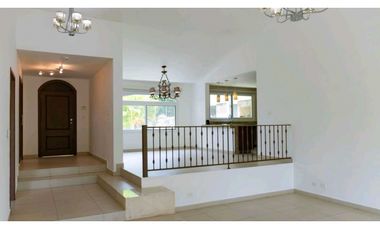 SE VENDE VILLA DE 3 REC.CON VISTA A LA NATURALEZA EN TUCAN, COCOLI(NZ)