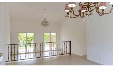 SE VENDE VILLA DE 3 REC.CON VISTA A LA NATURALEZA EN TUCAN, COCOLI(NZ)