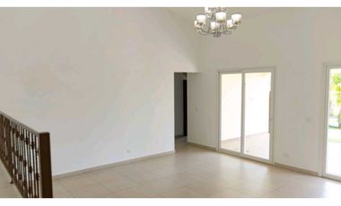 SE VENDE VILLA DE 3 REC.CON VISTA A LA NATURALEZA EN TUCAN, COCOLI(NZ)
