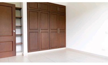 SE VENDE VILLA DE 3 REC.CON VISTA A LA NATURALEZA EN TUCAN, COCOLI(NZ)