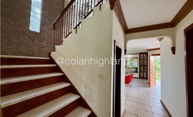 Se Vende Casa en  Con Piscina en Villa Lucre